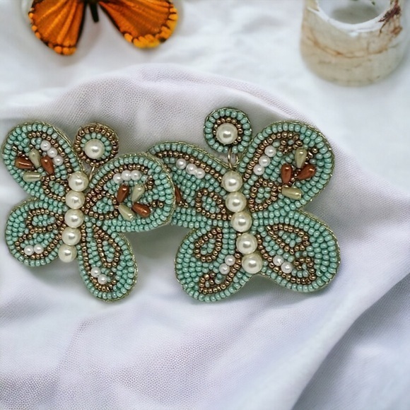 Beaded butterfly earrings NWOT - Picture 1 of 5